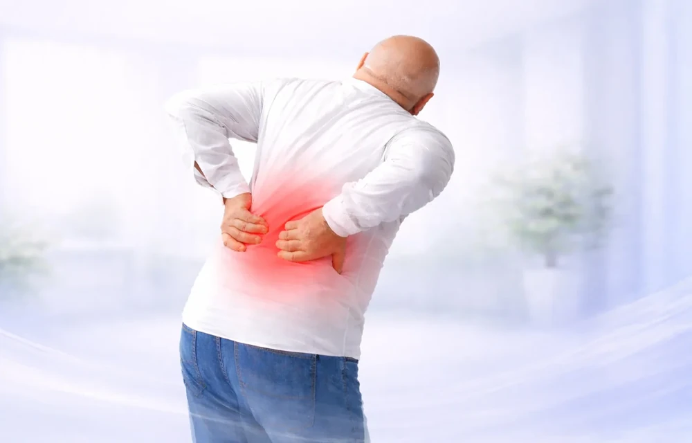 Doctor discussing urinary discomfort hydration and early symptom evaluation